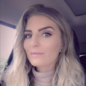 Meet your Posher, Ajia